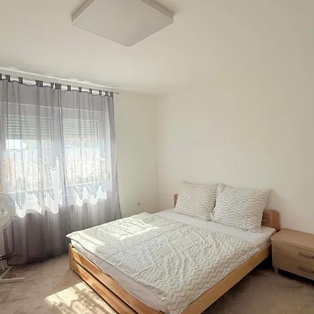 2 Bedroom In Apartmán Stupava